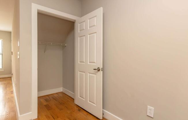 1 bed, 1 bath, 746 sqft, $1,190