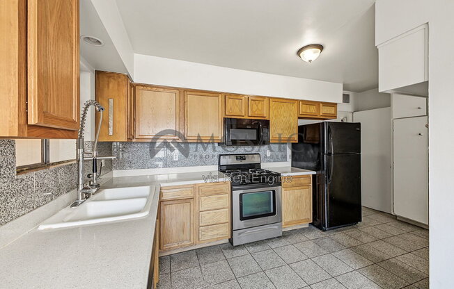 3 beds, 2 baths, 1,553 sqft, $2,300