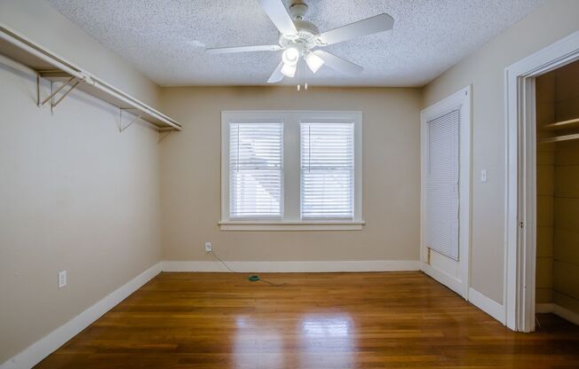 3 beds, 1 bath, $1,350, Unit Front