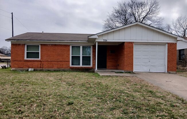 3 Bedrooms, 1 Bath, 1 Car Garage near I-35 & I-20