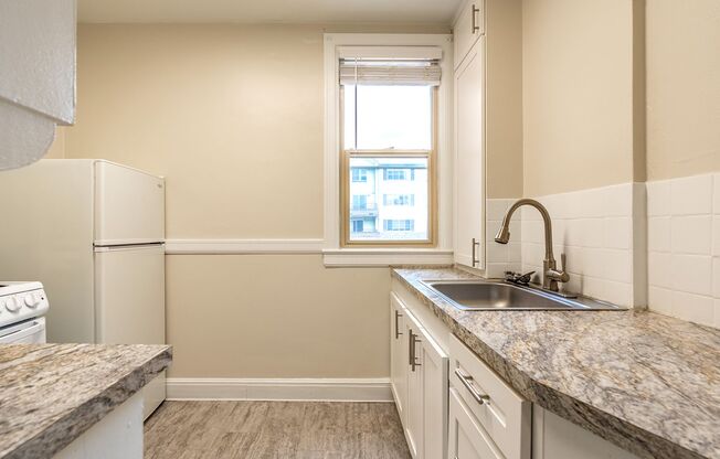 Studio, 1 bath, 349 sqft, $1,199, Unit 411