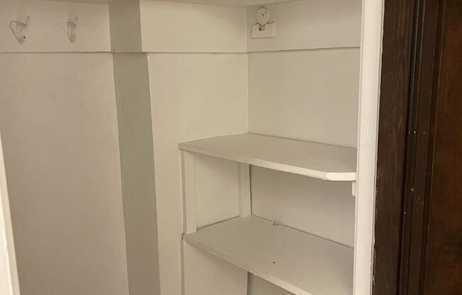 Studio, 1 bath, 467 sqft, $1,250, Unit King Edward Annex 24