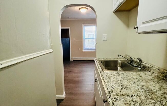 3 beds, 1 bath, $2,285, Unit 23 Clare St, Lowell