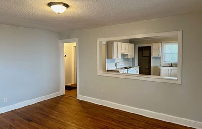 2 beds, 1 bath, $1,300