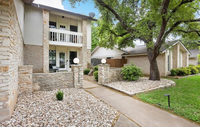 Executive 5 bedroom / 2.5 bath / Spicewood At Balcones Village / Swimming Pool / Refrig /Washer & Dryer