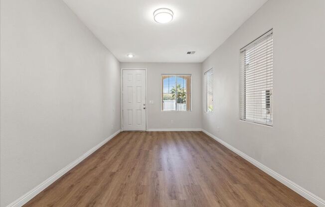 4bd Single Family Home with Large Backyard, Balcony, and No Carpet