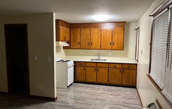 438 Springfield Lantern Court Apartments