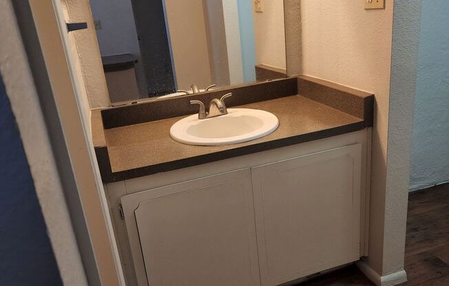 Studio, 1 bath, 370 sqft, $999, Unit 54