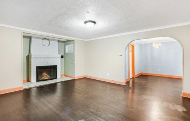 Updated 3br/2ba home with bonus room and fenced back yard in NE Sumner Neighborhood