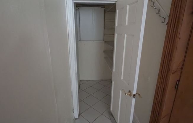 2 beds, 1 bath, $2,900, Unit 1