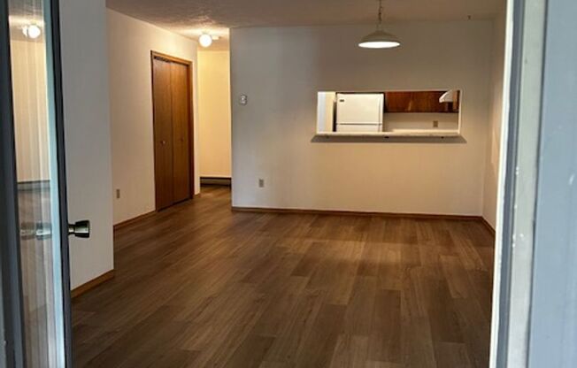 Fresh Paint and New Flooring!   Great location close to MSU, Pete's Hill, Gallagator ; 3rd Floor