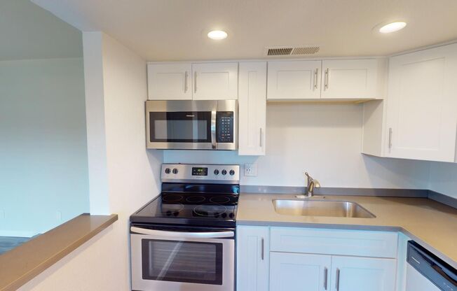 2 beds, 1 bath, 900 sqft, $1,390, Unit 25