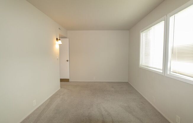 2 beds, 1 bath, 784 sqft, $1,100, Unit 1802 2W