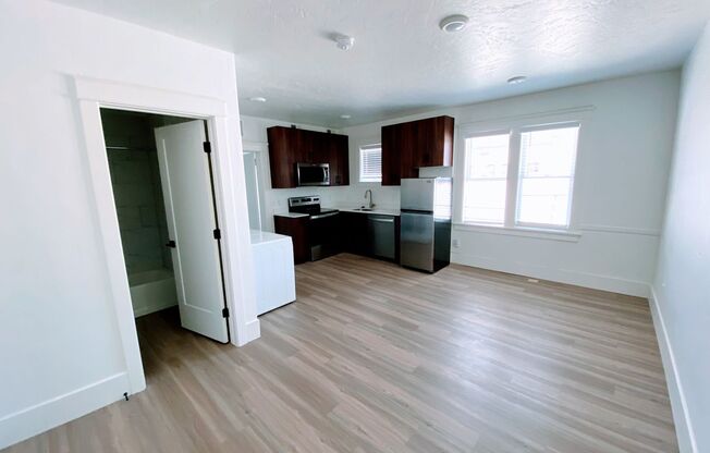 1 bed, 1 bath, 465 sqft, $1,249, Unit 13