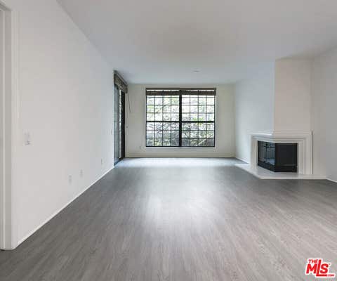 555 S Barrington Ave