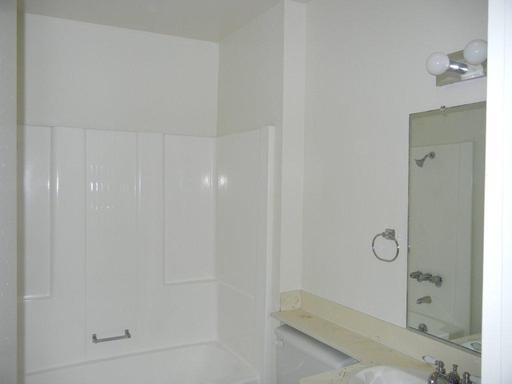 2 beds, 1 bath, $2,095, Unit 103