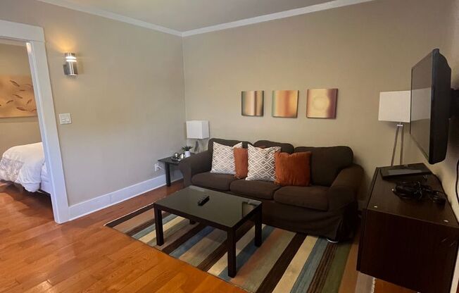 301-303 N Hudson Ave