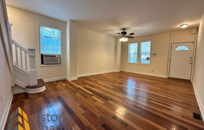 Live in Comfort: Spacious 3 Bedroom 2 Bathroom & Backyard Oasis