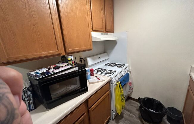 1 bed, 1 bath, $925, Unit 15