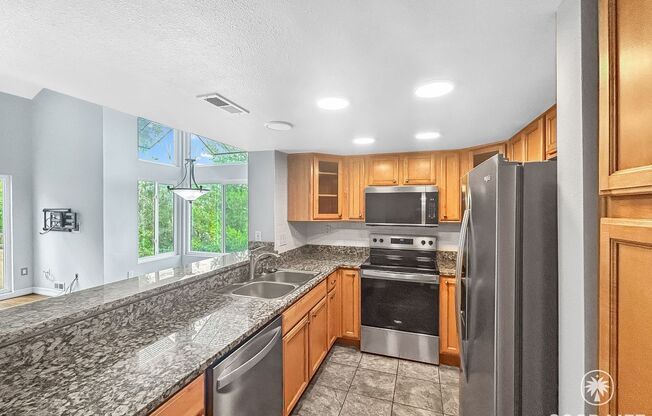 Beautiful 2BD/ 2BA W/ Reserved Parking in Rancho Bernardo!