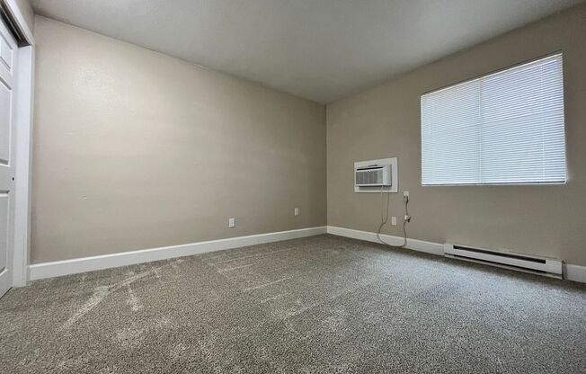 1 bed, 1 bath, $955, Unit 11