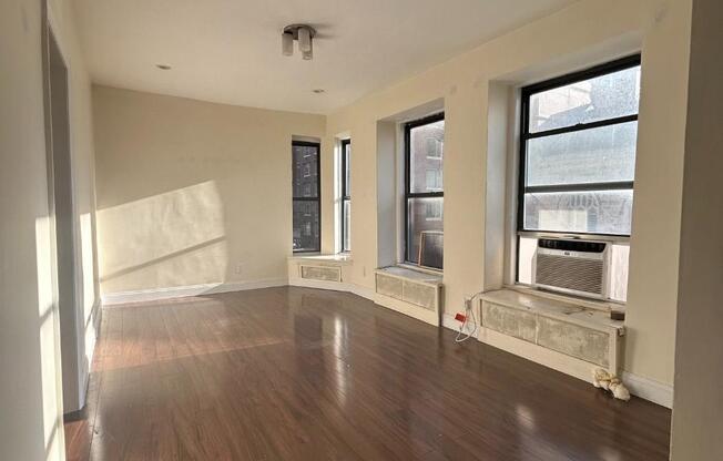 1 bed, 1 bath, $3,500, Unit 5E
