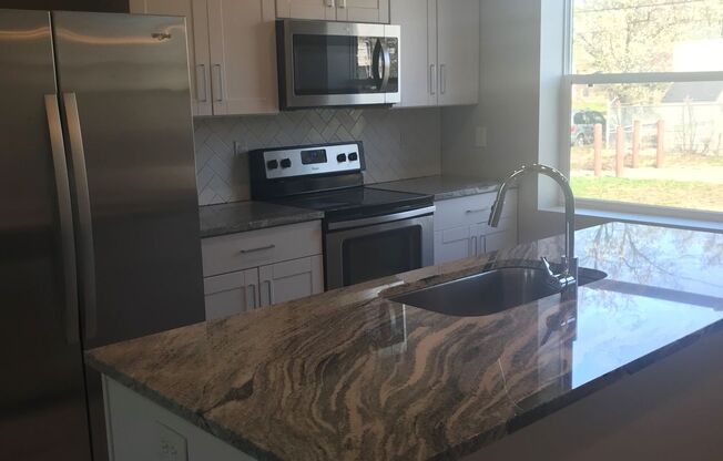 Updated 2 Bedroom Townhouse in Weinland Park