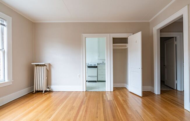 Studio, 1 bath, 390 sqft, $1,050, Unit 01 - 210