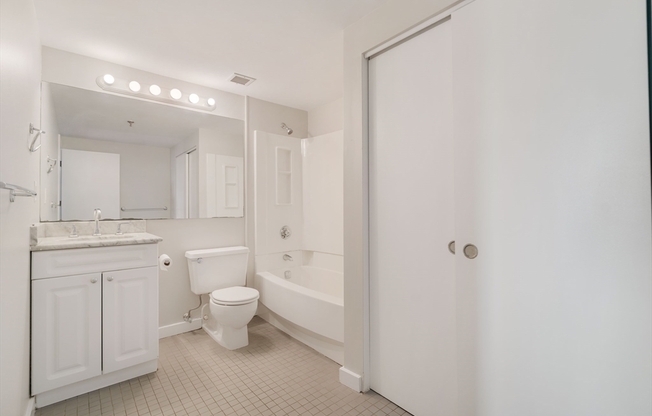 2 beds, 1.5 baths, 782 sqft, $2,900, Unit 1012