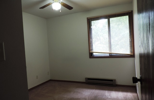 $1,095 | 2 Bedroom, 1 Bathroom Apartment | Cat Friendly* | Available for August 1st, 2026 Move In!