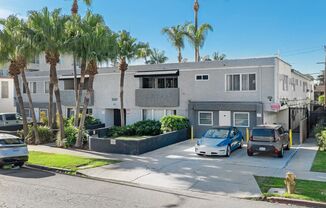 3537 Clarington Ave