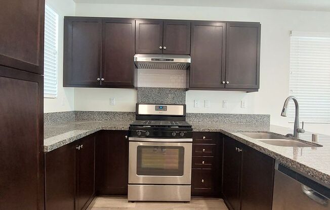 Charming 4 bed 2.5 bath in Anaheim! MUST SEE!!