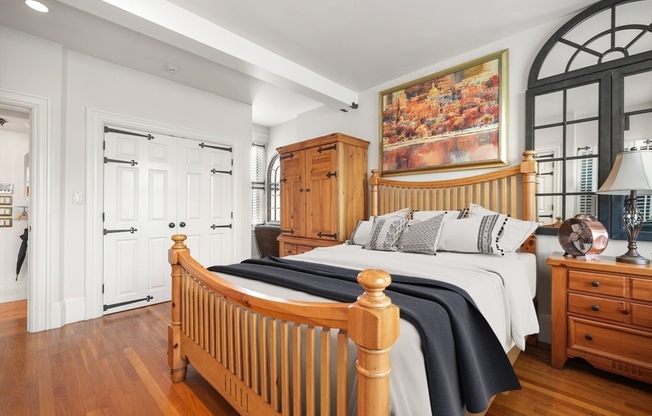 1 bed, 2 baths, 1,327 sqft, $9,900, Unit PH