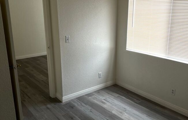 UPGRADED 1 Bedroom 1 Bath Twain & Valley View