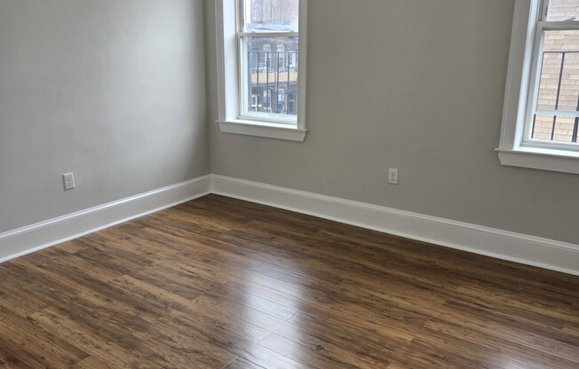 2 beds, 1 bath, $3,100, Unit 17