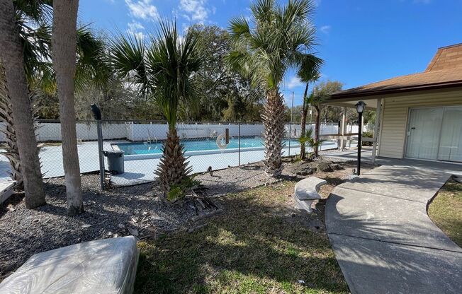 Spacious 2 bedroom/1 Bathroom End Unit Upstairs Condo.