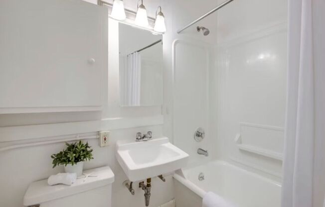 Studio, 1 bath, 305 sqft, $935, Unit 214