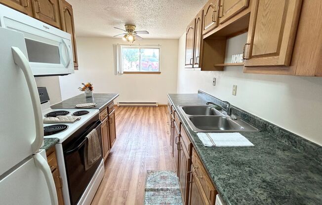 2 beds, 1 bath, 790 sqft, $770, Unit 2502-105