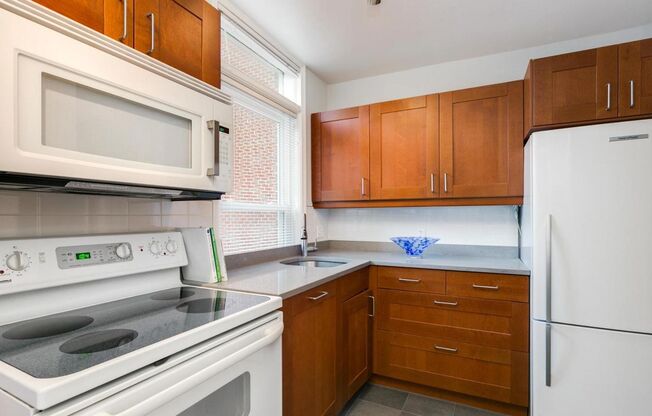 Spacious and sunlit condo located in the heart of Logan Circle!