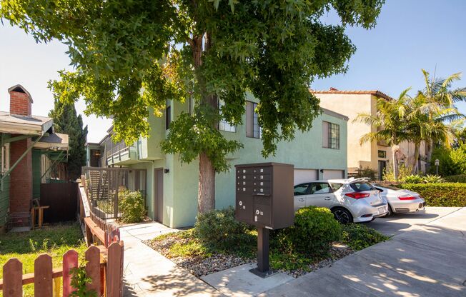 OPEN HOUSE: 11/8 11AM-12PM ~ Studio with W/D, Parking, and 2 WEEKS FREE!!!