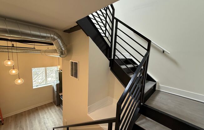 1 bed, 1.5 baths, 689 sqft, $2,400, Unit 207