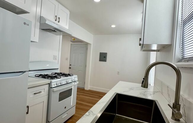 1 bed, 1 bath, $1,945, Unit D