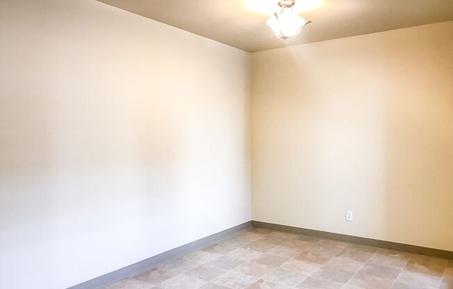 2 beds, 1 bath, $2,200