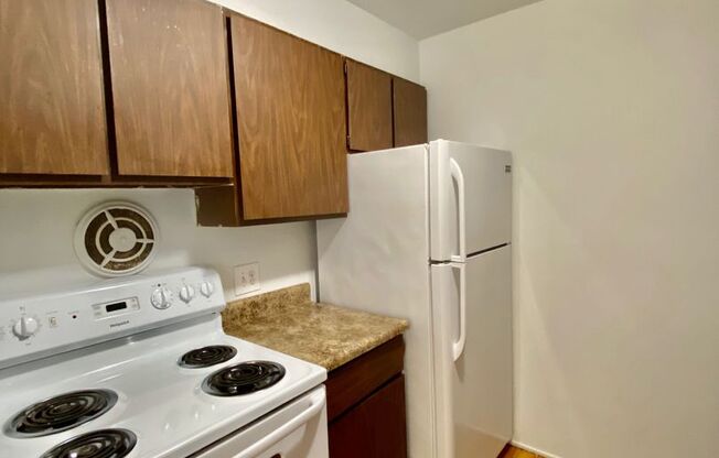 2 beds, 1 bath, 950 sqft, $1,295, Unit #27