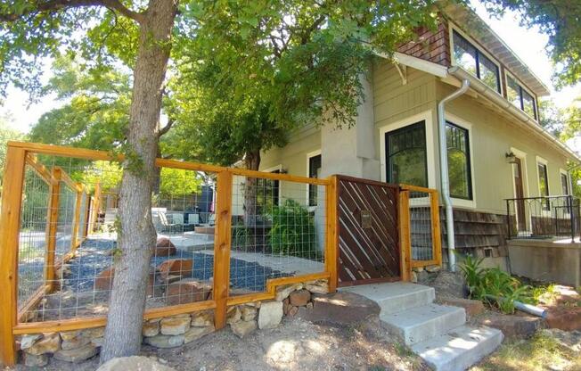 2110 De Verne Street