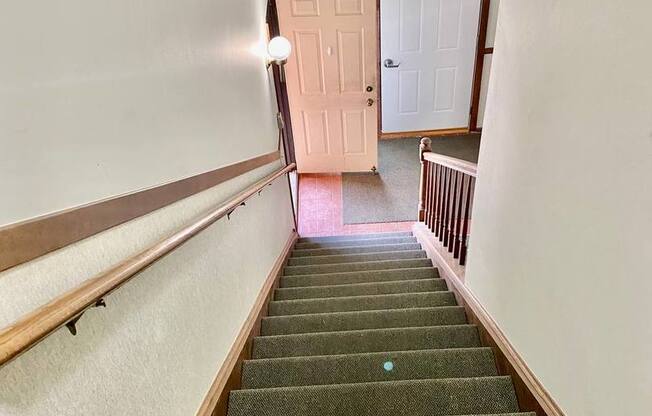 1663 N BELMONT CT