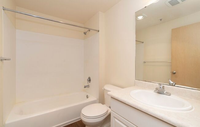 Studio, 1 bath, 542 sqft, $1,450, Unit #212