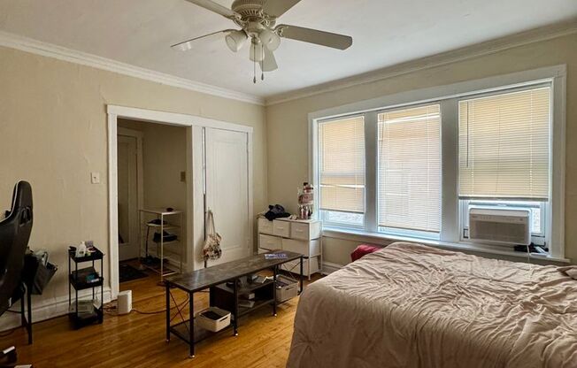 Studio, 1 bath, 750 sqft, $1,300, Unit 3902-2B