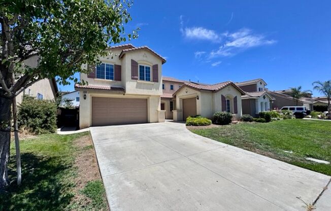 Beautiful Two Story 5 bedroom Home in the Desirable Windsong Community of Wildomar!