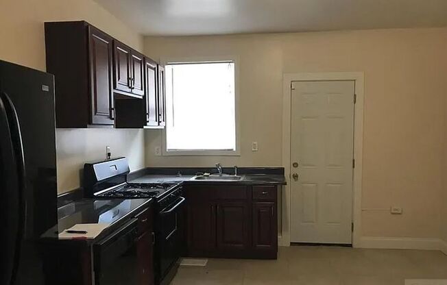 3 beds, 2 baths, $1,650